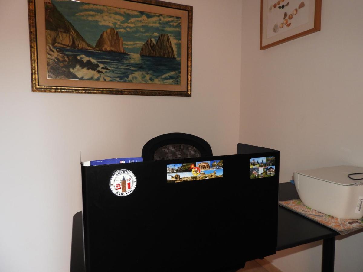 B&B Isola Фьюмичино Экстерьер фото