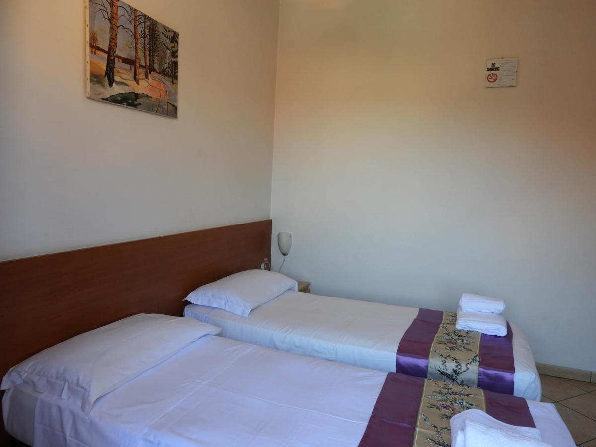 B&B Isola Фьюмичино Экстерьер фото