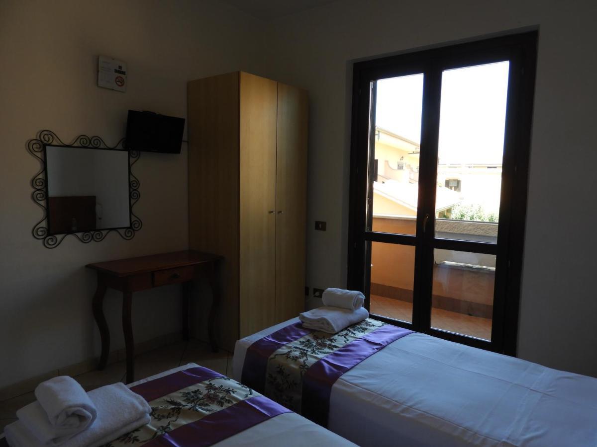 B&B Isola Фьюмичино Экстерьер фото